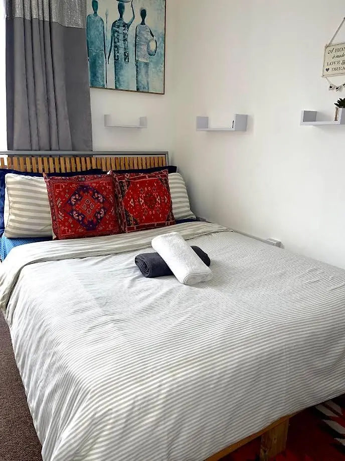 Crescent 1 Bed Apartment Goodmayes
